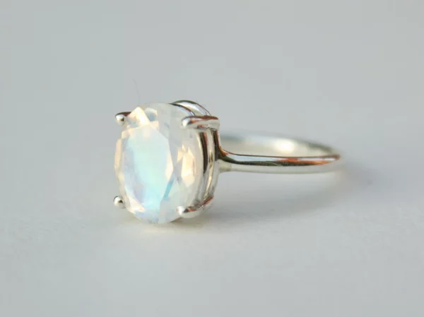 Moonstone Ring – A Symbol of Femininity and Renewal