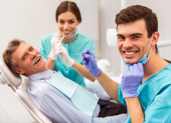 Que rechercher chez un dentiste à Genève