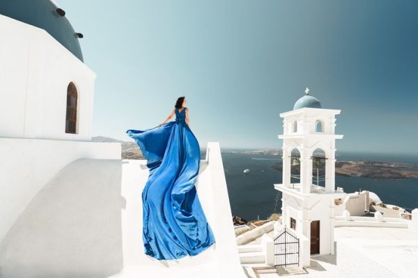 Capturing Paradise: The Ultimate Santorini Photoshoot Guide