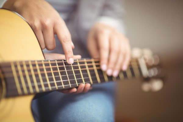 Gitarrenunterricht in Düsseldorf: Ihr Weg zur musikalischen Entfaltung