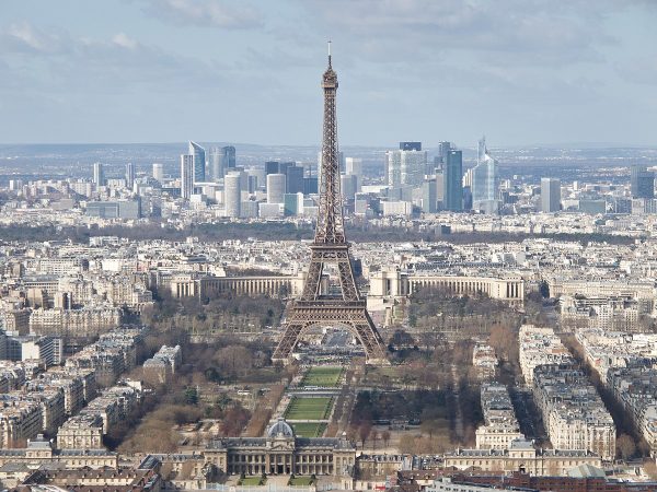 Choisir un Graphiste en Île-de-France : Pourquoi c’est Crucial pour Votre Marque